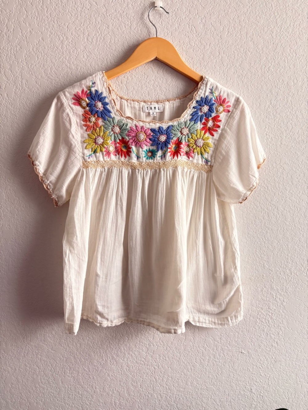 THML Shirt Women’s Size Medium Cream Embroidered Floral Boho Cotton Peasant Top